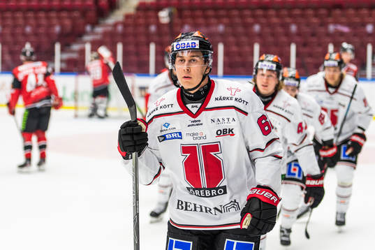 Örebros Robert Leino jublar