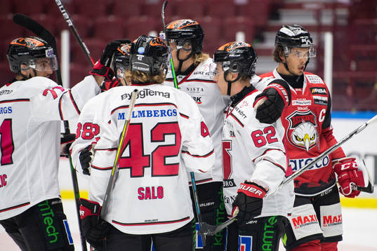 Örebros Robert Leino jublar