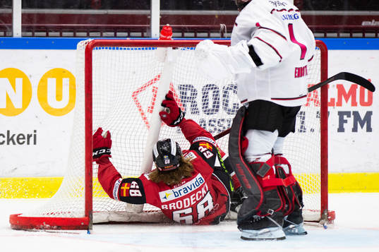 Malmö Redhawks Adam Brodecki åker Ion in buren