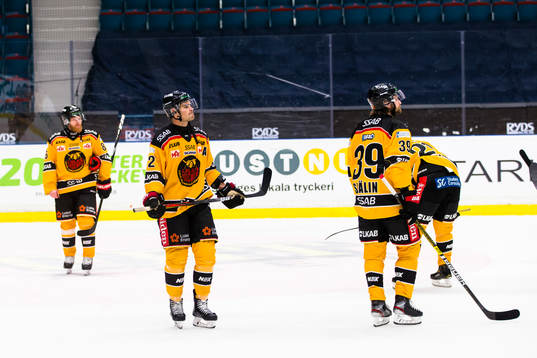 Luleås spelare med Oscar Engsund (m) deppar