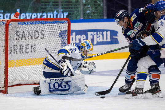 Leksands målvakt Janne Juvonen och Lucas Nordsäter