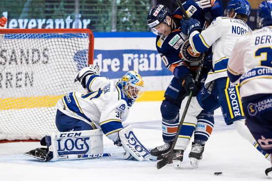 Leksands målvakt Janne Juvonen och Växjös Richard Gynge