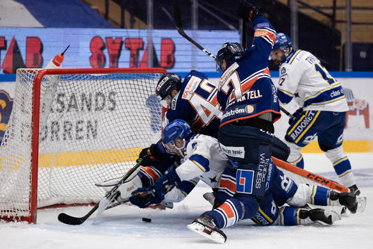 Leksands Matt Caito oroar framför Växjös målvakt Erik