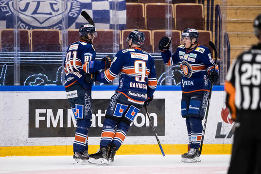 Växjös Fredrik Karlström jublar