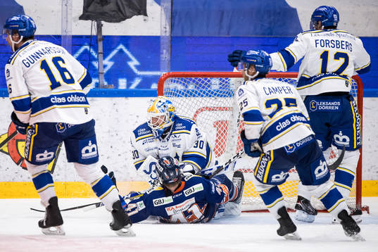 Leksands målvakt Janne Juvonen och Växjös Ludvig Nilsson