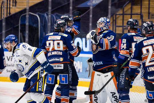 Växjös målvakt Erik Källgren jubel