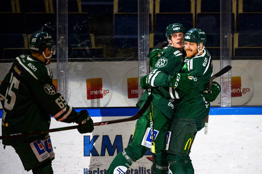 Färjestads Carl Jakobsson och Pontus Widerström jublar