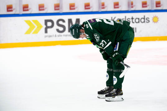 Färjestads Oskar Bäck deppar