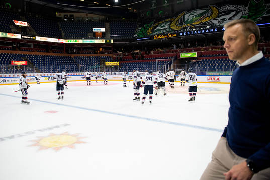Linköpings tränare Bert Robertsson deppar med spelarna