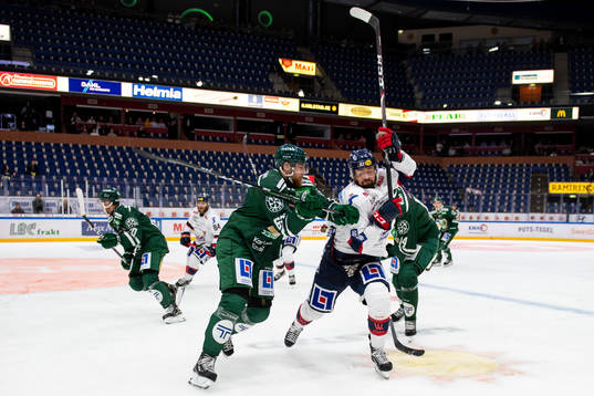 Färjestads Vojtech Mozik och Linköpings Mikael Frycklund