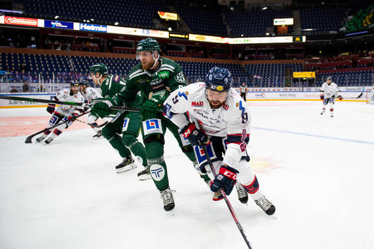 Färjestads Vojtech Mozik och Linköpings Mikael Frycklund