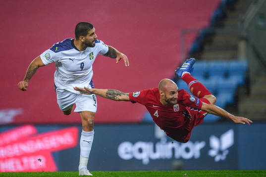 Aleksandar Mitrovic of Serbia and Tore Reginiussen of Norway