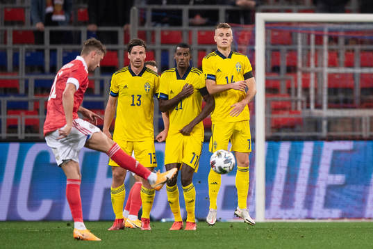 Anton Miranchuk of Russia against Gustav Svensson,