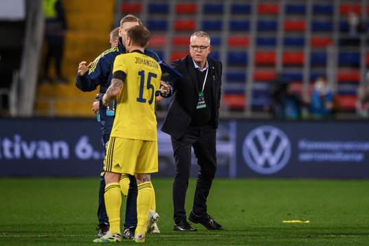 Mattias Johansson and head coach Janne Andersson of Sweden