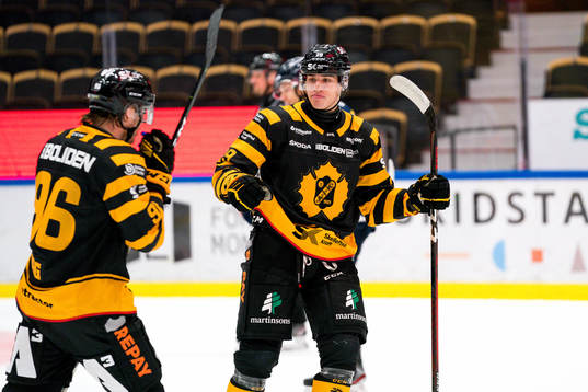 Skellefteås Albin Sundsvik jublar