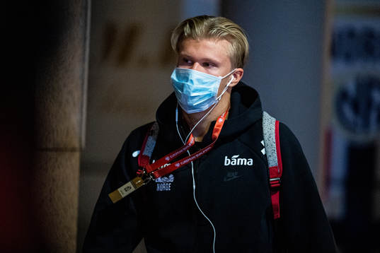 Erling Braut Haaland of Norway arrives wearing a face mask