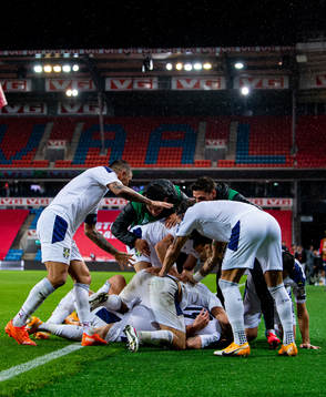 Sergej Milinkovic-Savic of Serbia celebrates with teammates