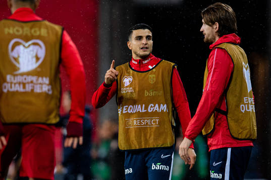 Mohamed «Moi» Elyounoussi and Stefan Strandberg of Norway