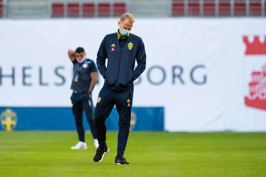 goalkeeper Pontus Dahlberg of Sweden