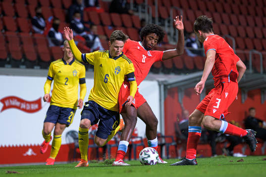 Max Svensson of Sweden and Gianni Medina of Luxembourg