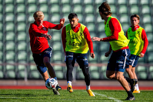 Morten Thorsby and Mohamed «Moi» Elyounoussi of the