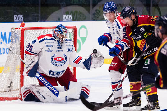 Oskarshamns målvakt Joe Cannata och Johannes Salmonsson