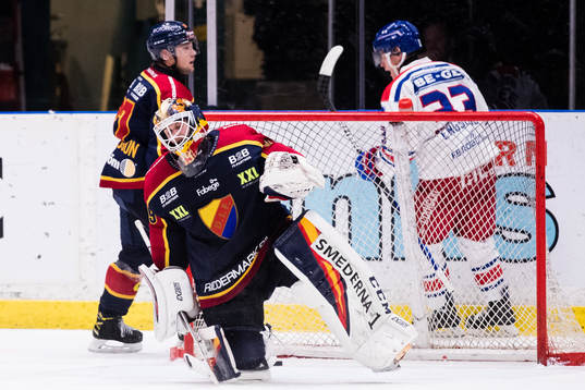 Djurgårdens målvakt Niklas Svedberg deppar