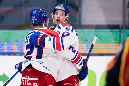 Oskarshamns Brian Cooper och Jonas Engström jublar