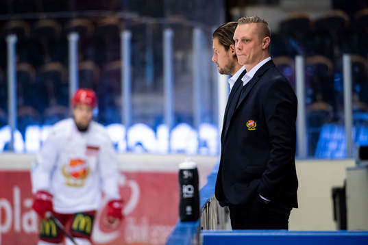 Almtunas assisterande tränare Mattias Zackrisson och