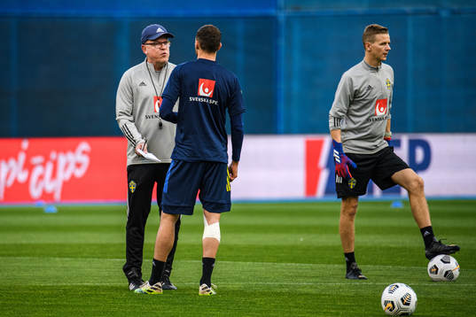 Head coach Janne Andersson and Marcus Berg of the Swedish