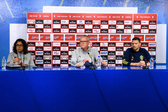 Press officer Ester Kristiansson, head coach Janne