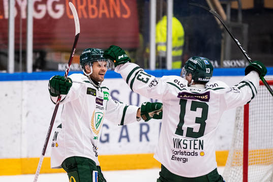 Färjestads Jacob Nilsson och Daniel Viksten jublar