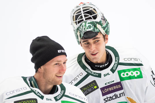 Färjestads målvakt Henrik Haukeland och målvakt Arvid
