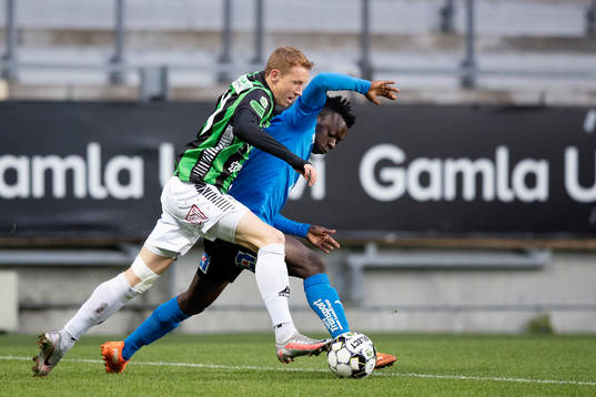 GAIS Julius Lindberg och Halmstads Thomas Boakye