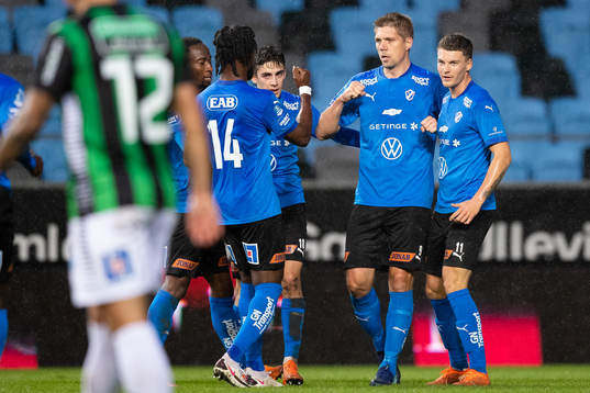 Halmstads Mikael Boman jublar med lagkamrater