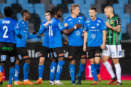 Halmstads Mikael Boman jublar med lagkamrater