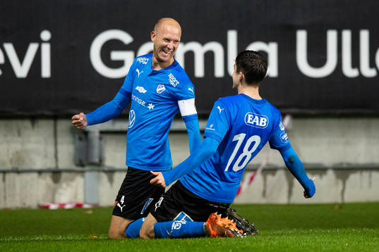 Halmstads Andreas Johansson jublar ihop med Emil Tot