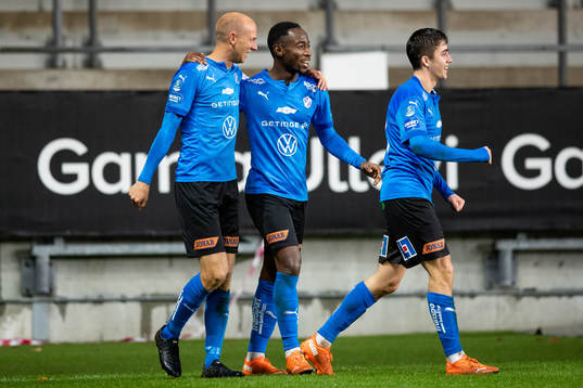 Halmstads Andreas Johansson jublar ihop med Sadat Karim