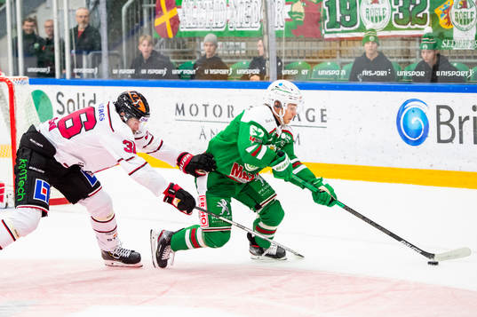 Örebros Emil Larsson och Rögles Leon Bristedt