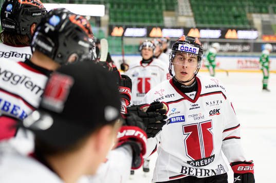 Örebros Robert Leino jublar