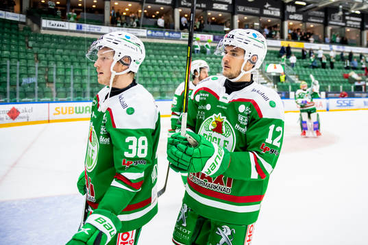 Rögles Erik Andersson ocr Brady Ferguson tackar publiken