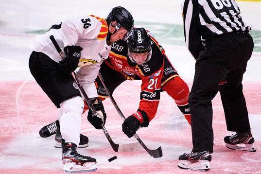 Brynäs Linus Ölund och Luleås Juhani Tyrväinen