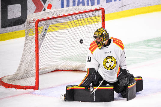 Brynäs målvakt Samuel Ersson vid Brynäs 1-1 mål av Nils