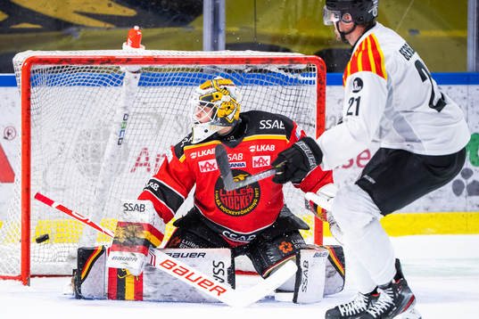 Brynäs Patrik Berglund sätter straff bakom Luleås