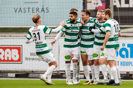 Västerås Viktor Prodell jublar med lagkamrater