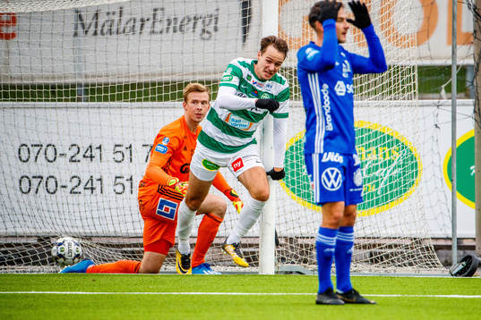 Sundsvalls målvakt Andreas Andersson , Västerås Viktor