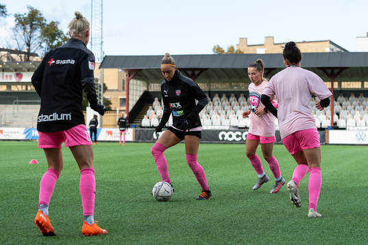 Rosengårds Sanne Troelsgaard och Jelena Cankovic