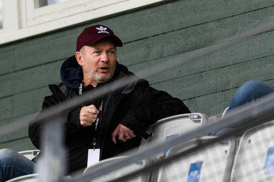 Damlandslagets förbundskapten Peter Gerhardsson på