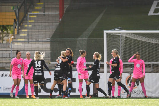 Kristianstads Anna Welin jublar med lagkamrater