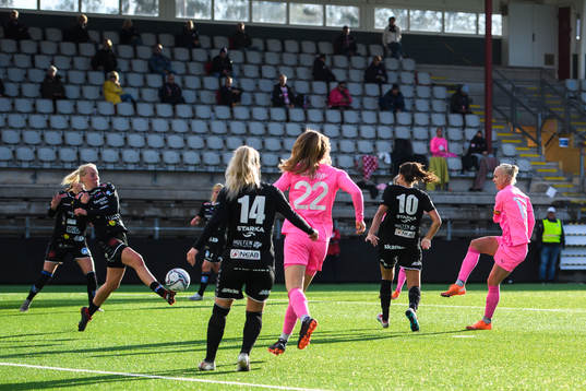 Rosengårds Caroline Seger gör 1-2
